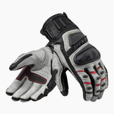 Guanti Cayenne 2, un guanto moto estivo con pelle perforata. Design traspirante e polpastrelli Connect. Di REV'IT!.